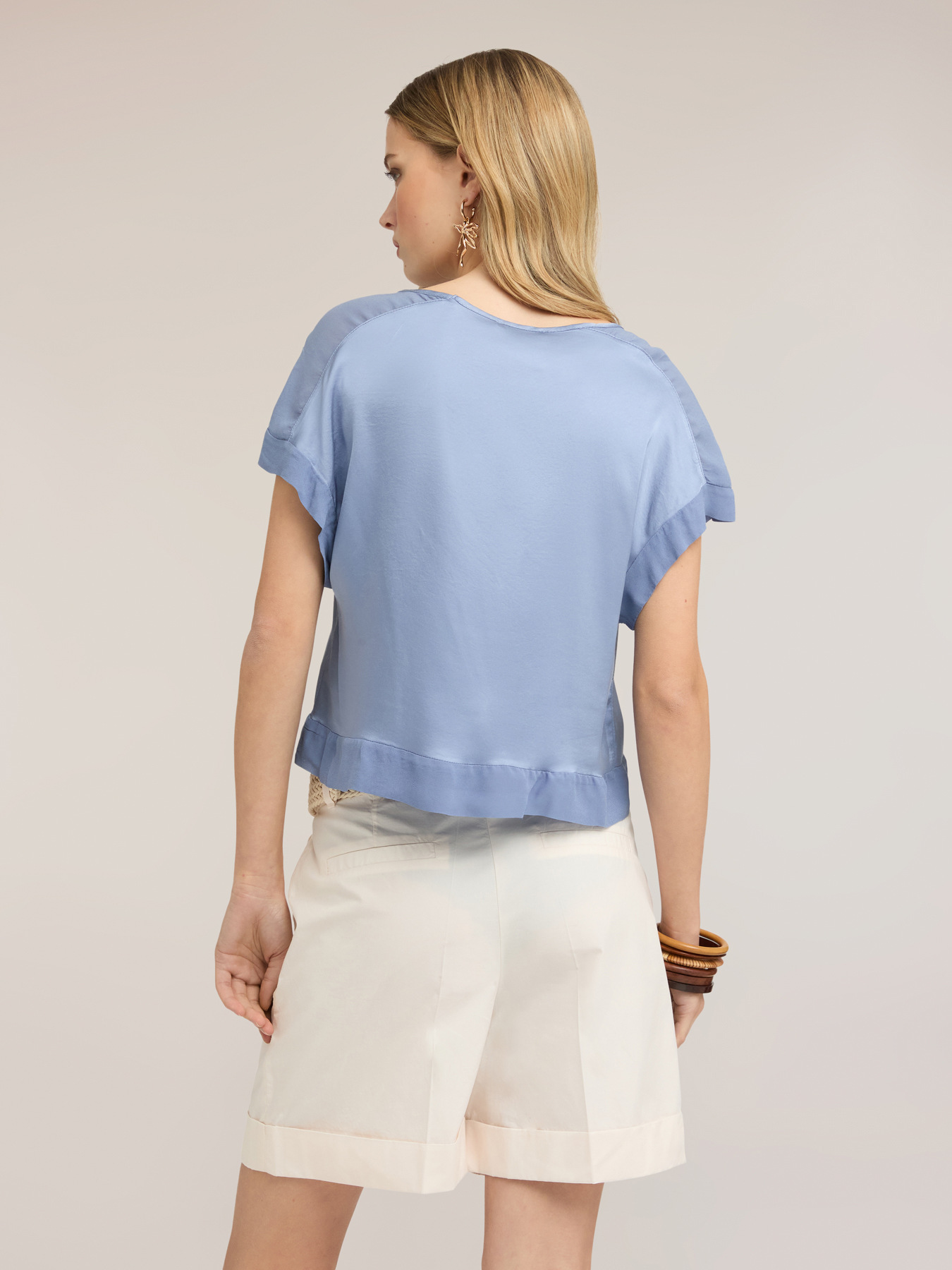 Bluse aus Satin mit Carr&eacute;-Ausschnitt image number 1
