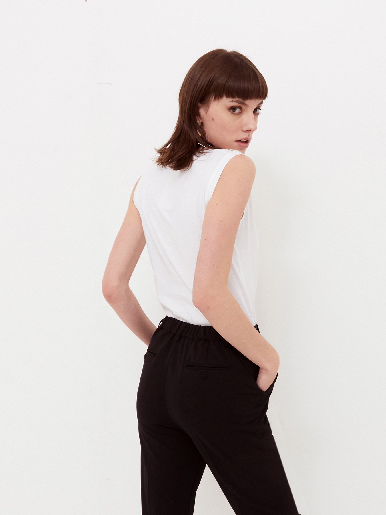 Top con stampa e borchie image number 2