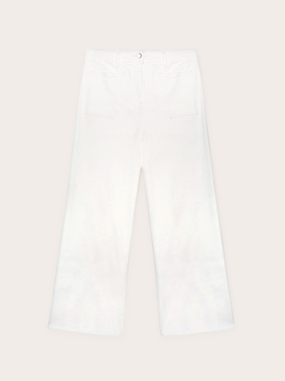 Cropped trousers with frayed hems