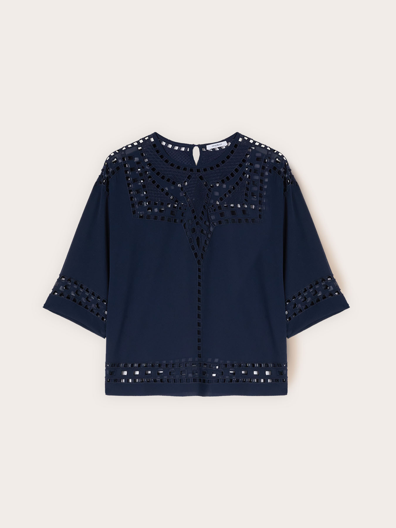Blouse en georgette avec broderies ajour&eacute;es image number 4