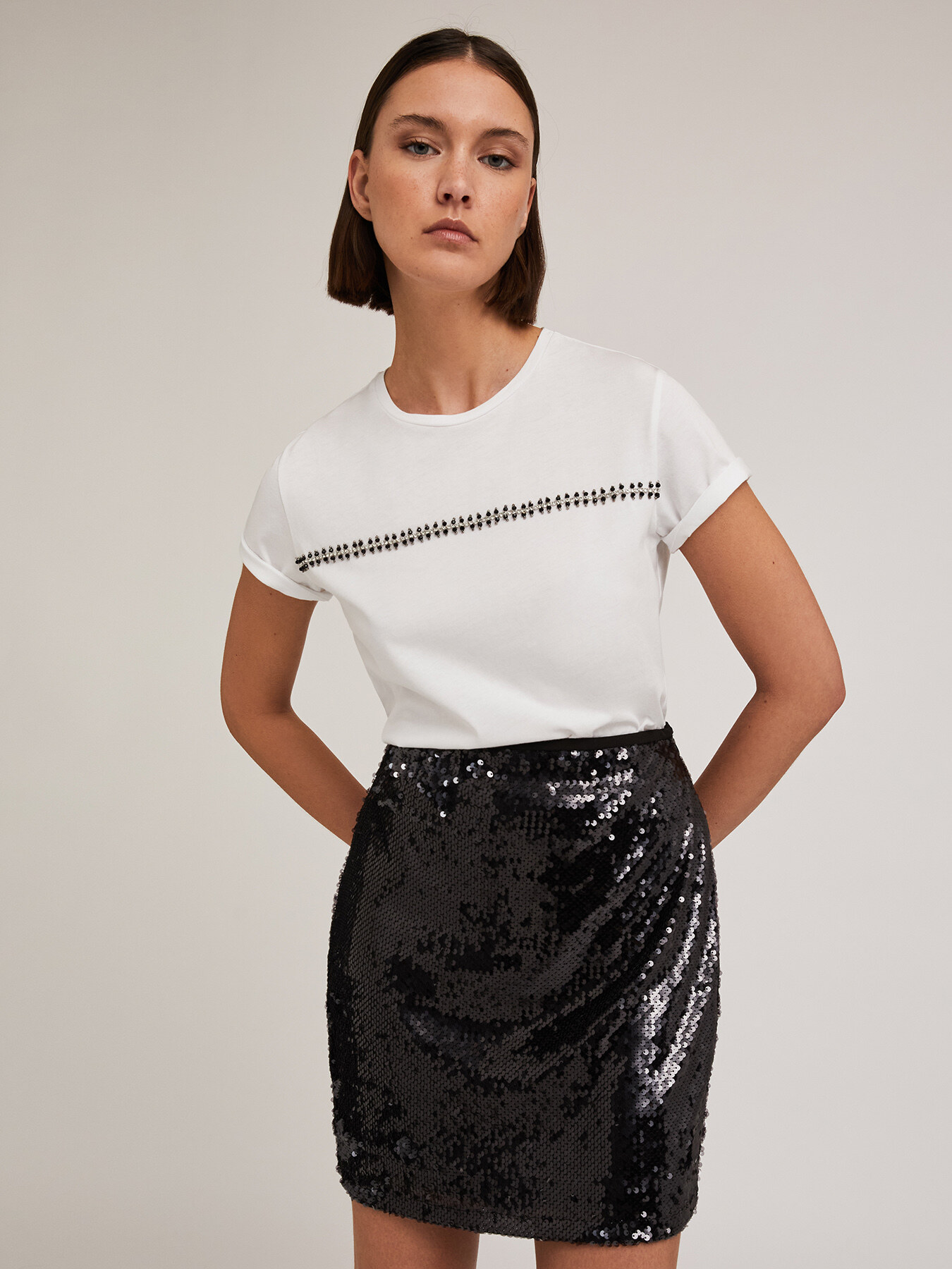 T-shirt con ricamo di cristalli image number 0