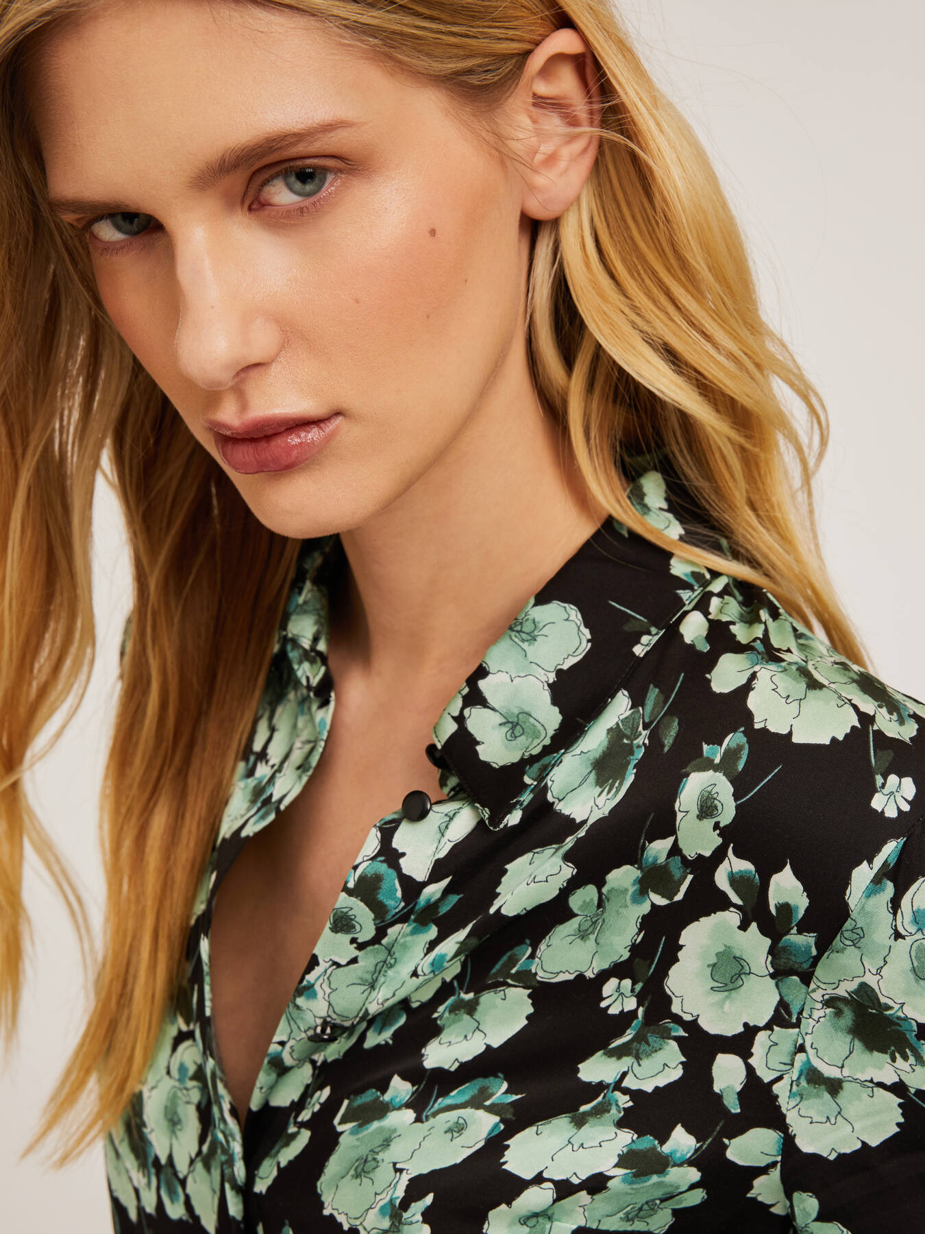 Camicia in raso fantasia floreale image number 2