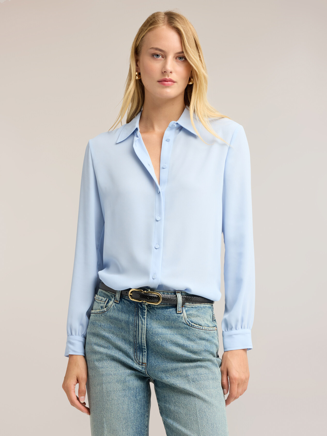 Camicia in cr&ecirc;pe de chine con colletto classico image number 0