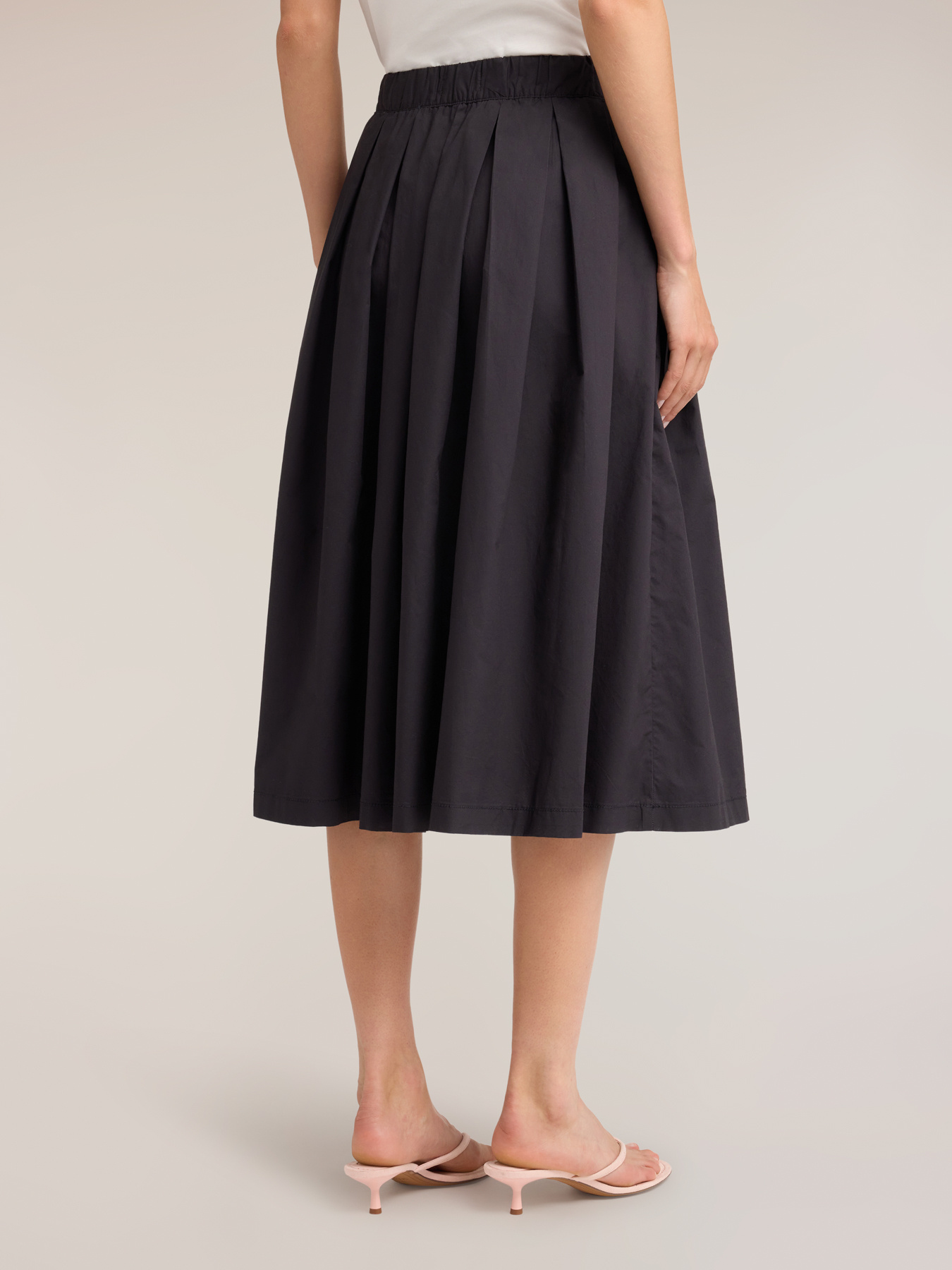 Midi skirt in poplin with pleats image number 1