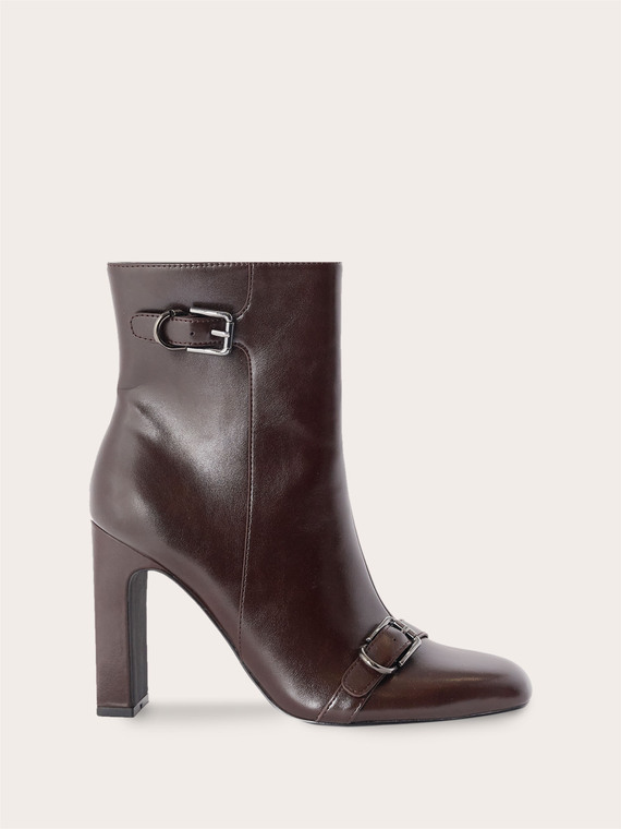 Ankle boots with block heel and buckles