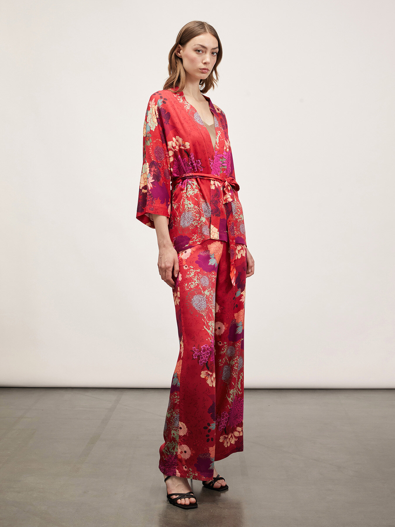 Kimono con estampado de flores image number 3