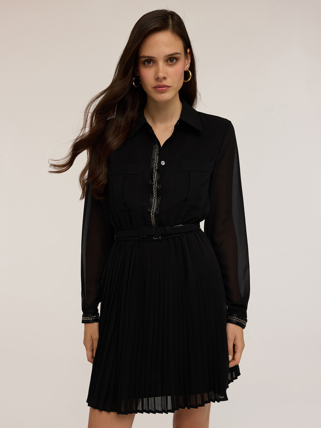 Rochie scurtă brodată cu fustă plisată image number 0