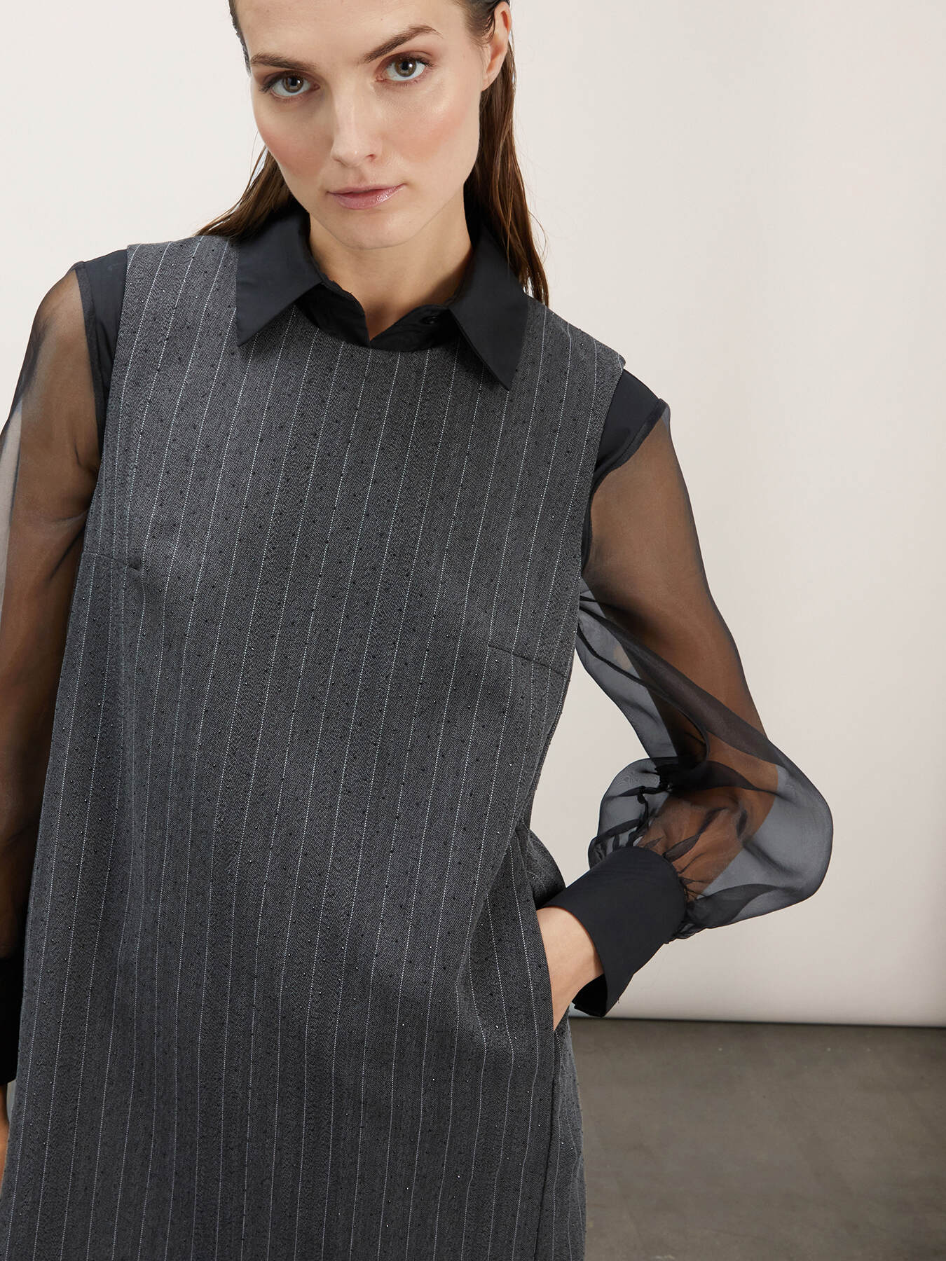 Rochie tip creion cu dungi subțiri cu cristale image number 3