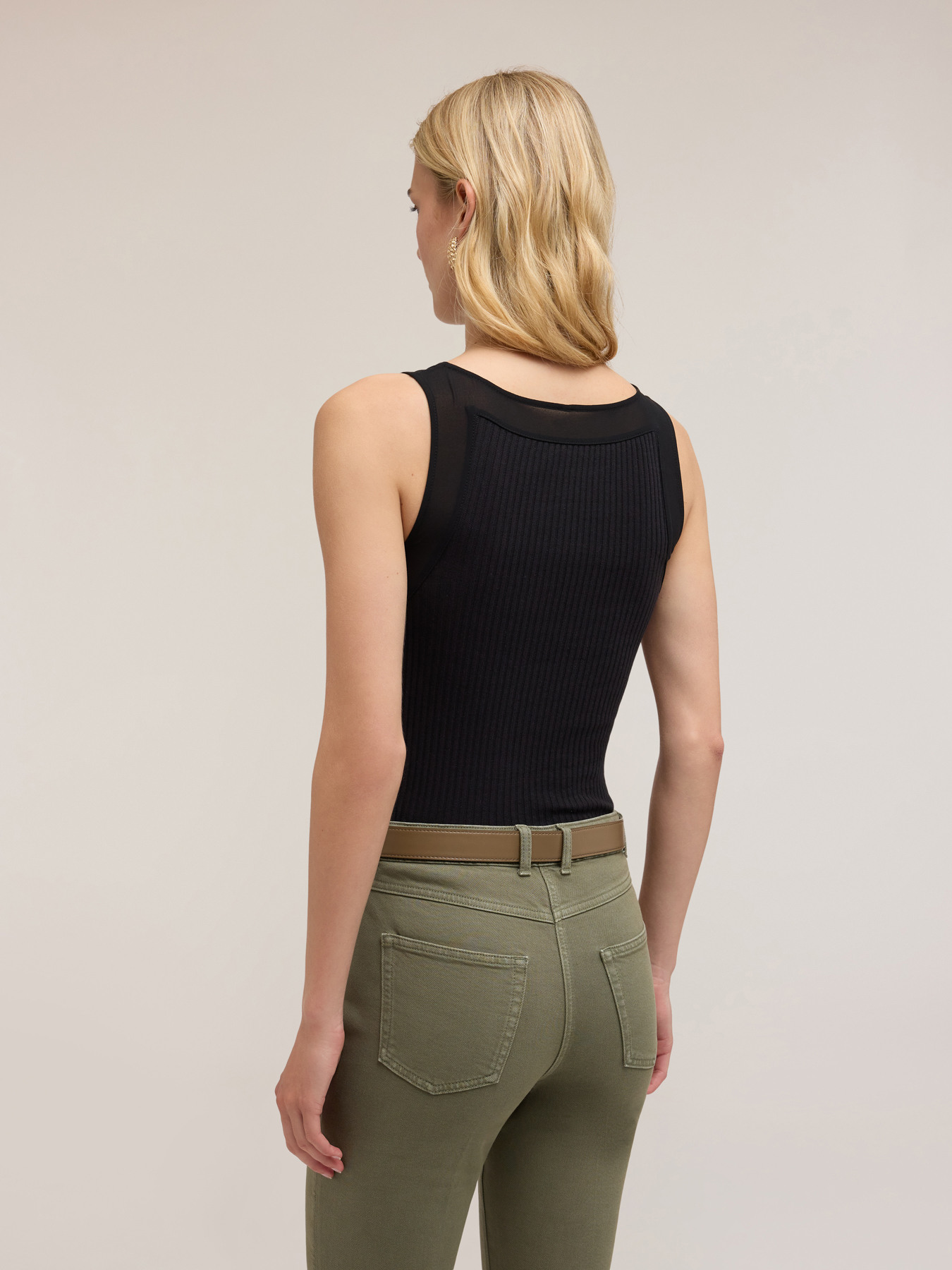 Top con bordi in georgette image number 1