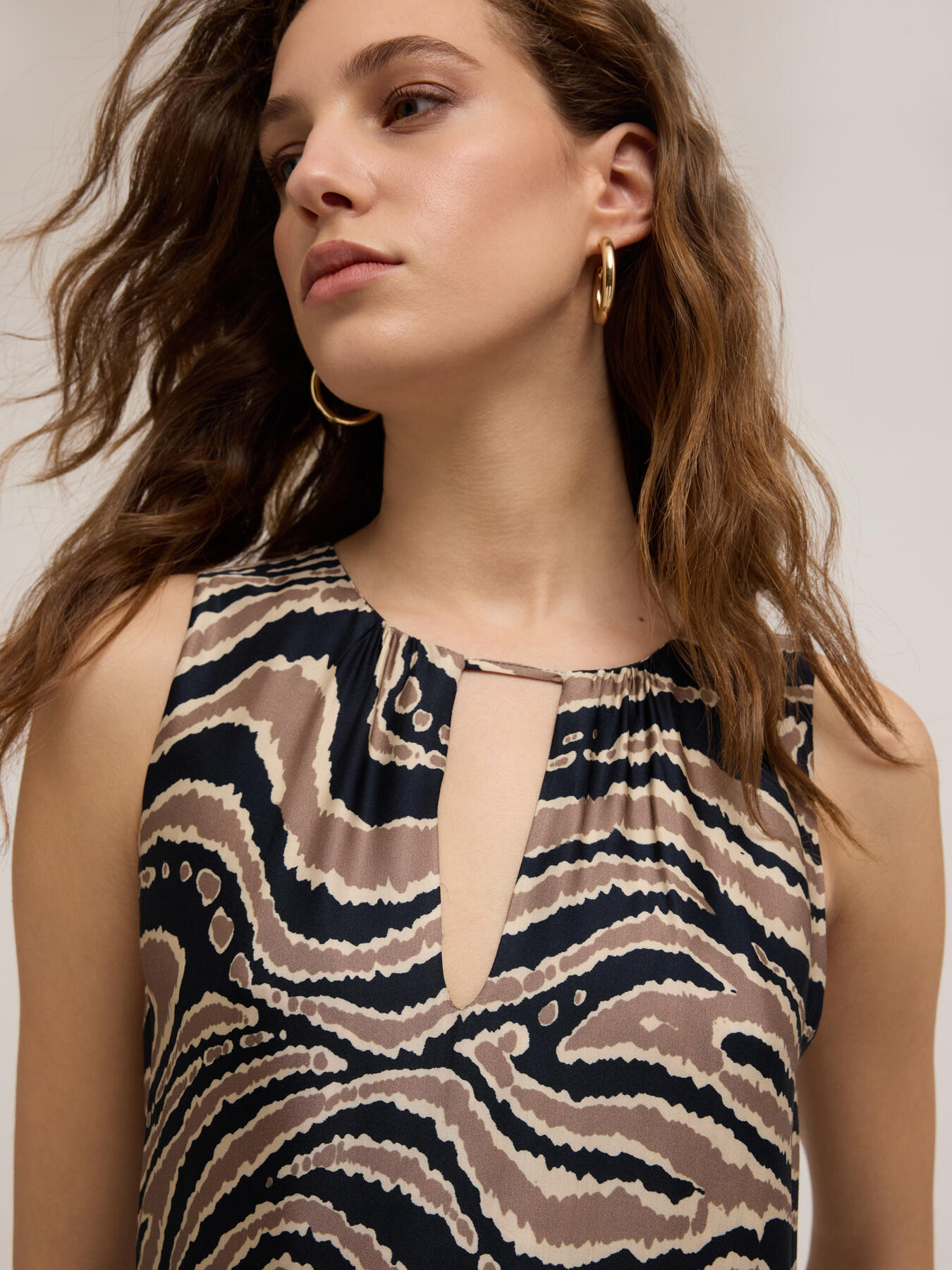 Robe longue &agrave; volants imprim&eacute;e image number 3