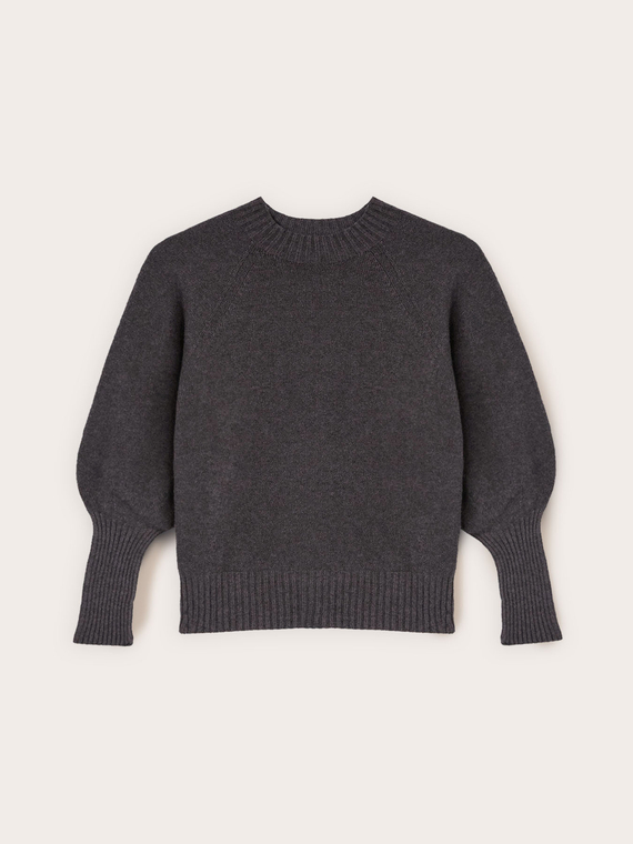Sweater with voluminous sleeves