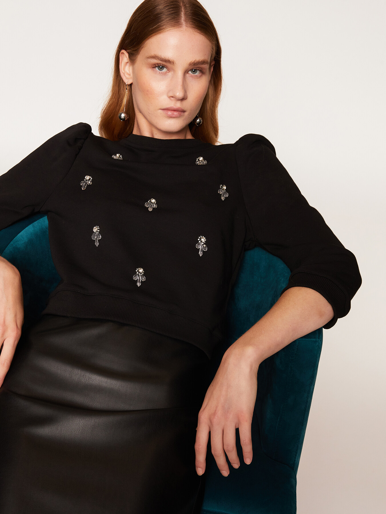 Felpa con ricamo di pietre image number 2