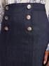 Falda midi en tela vaquera con motivo de botones image number 2