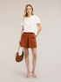 Short taille haute avec pli accord&eacute;on image number 3