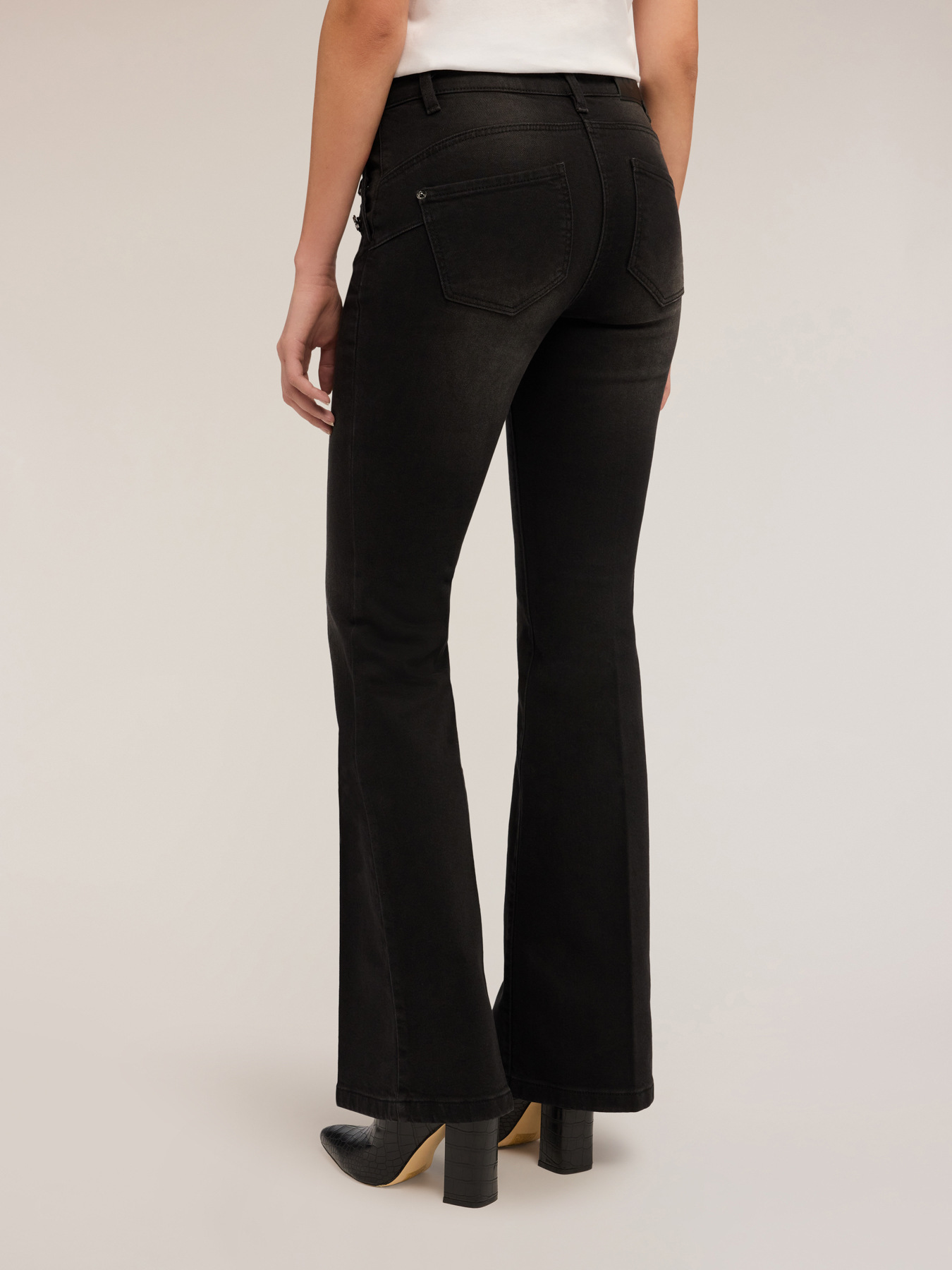 Elle push-up flare jeans image number 1