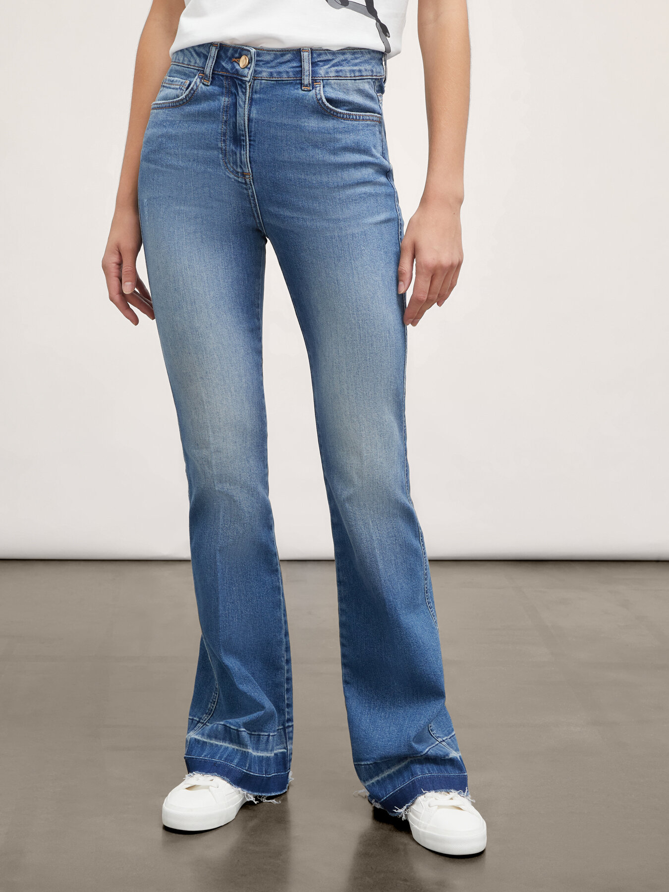 Flared jeans with frayed hem image number 0