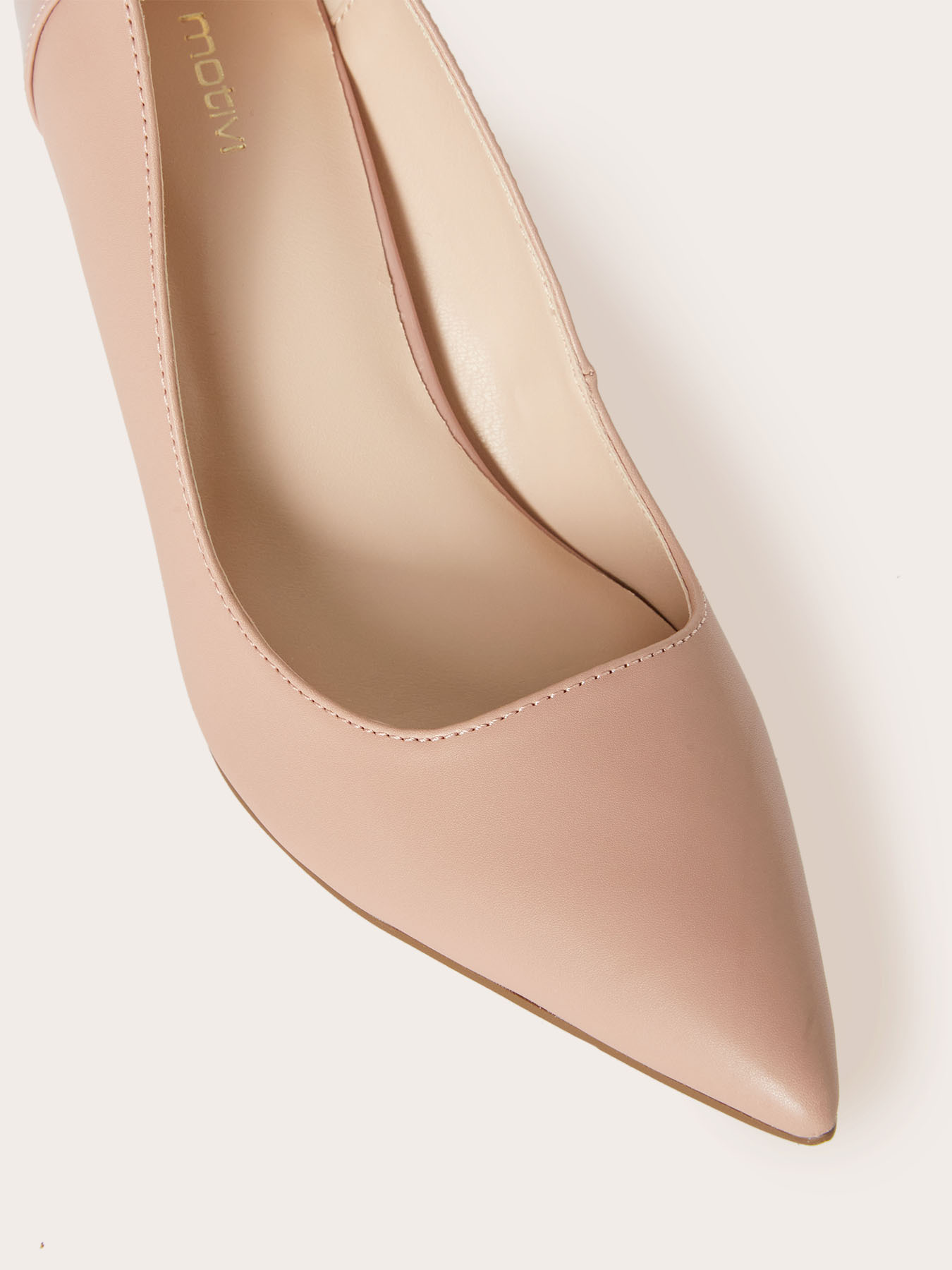 Zapatos de sal&oacute;n con tac&oacute;n de carrete image number 3