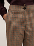 Pantalones cropped de estampado de cuadros con l&uacute;rex image number 3