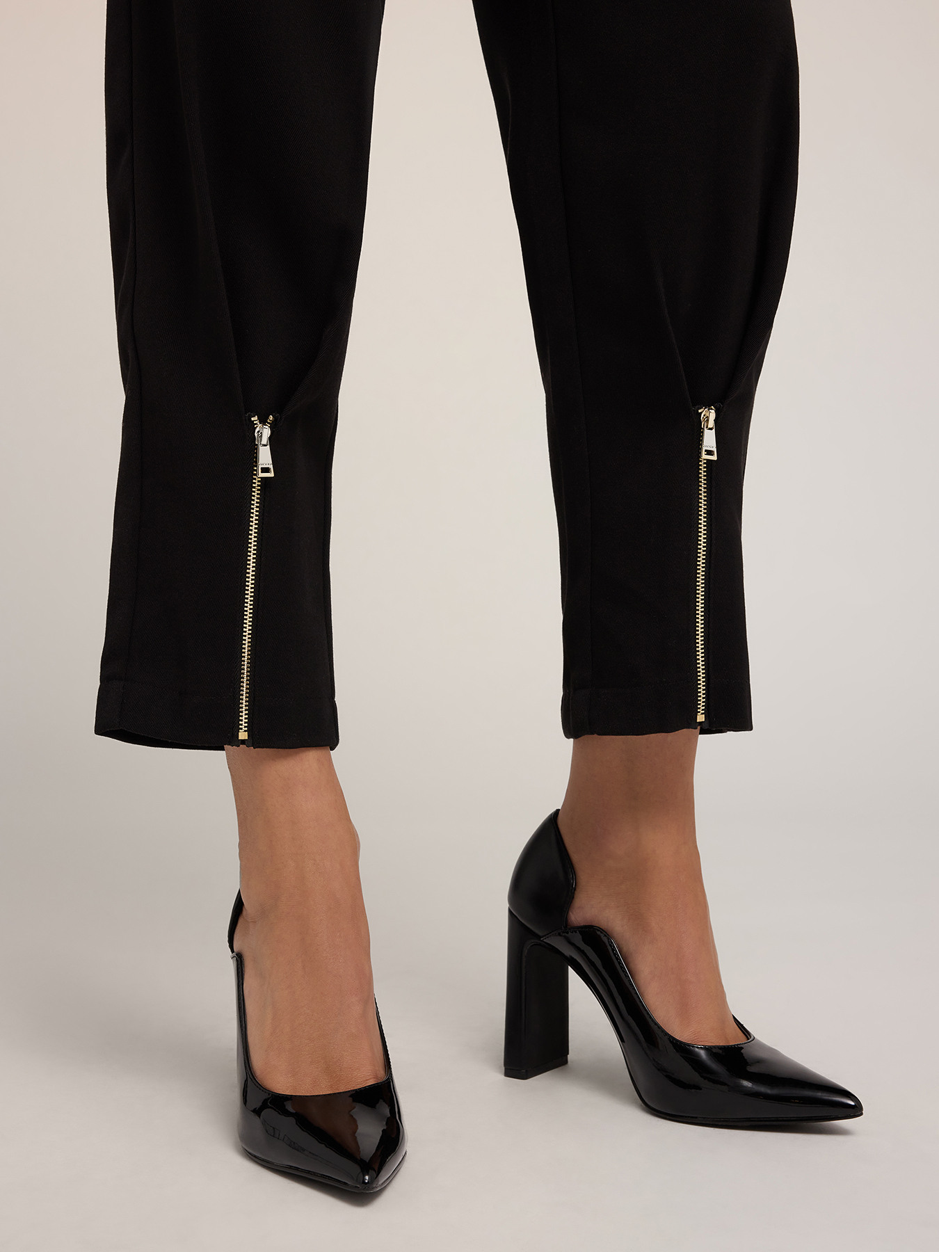 Carrot pants with zip at the bottom image number 3