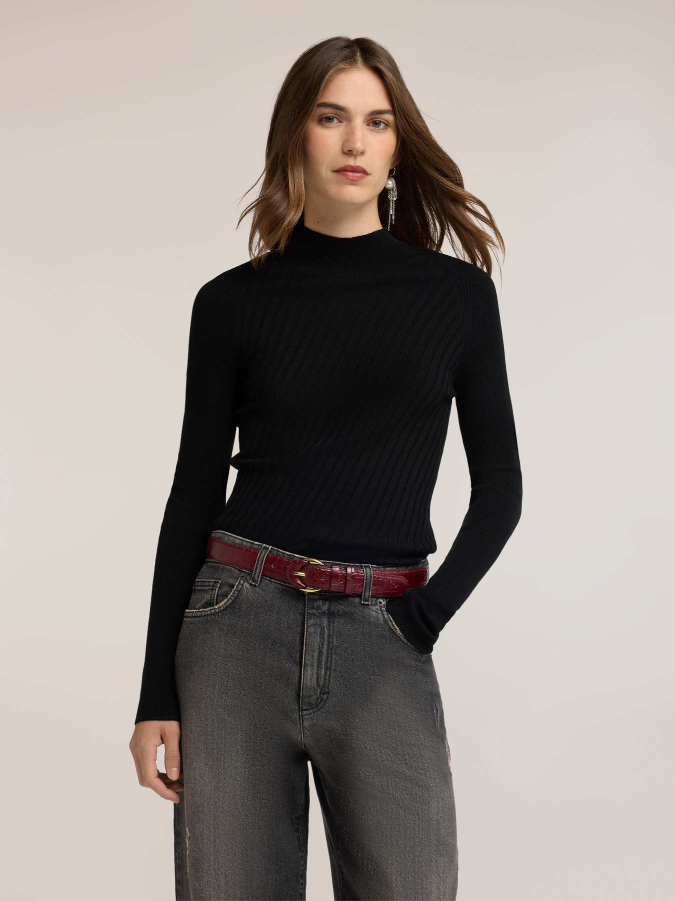 Diagonal ribbed sweater with asymmetric hem image number 0