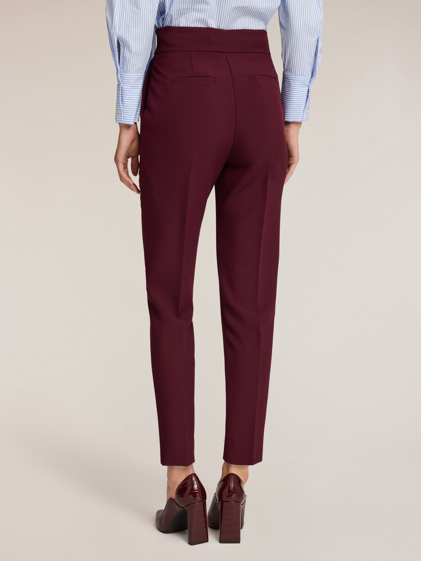 Pantalones carrot de talle alto image number 1