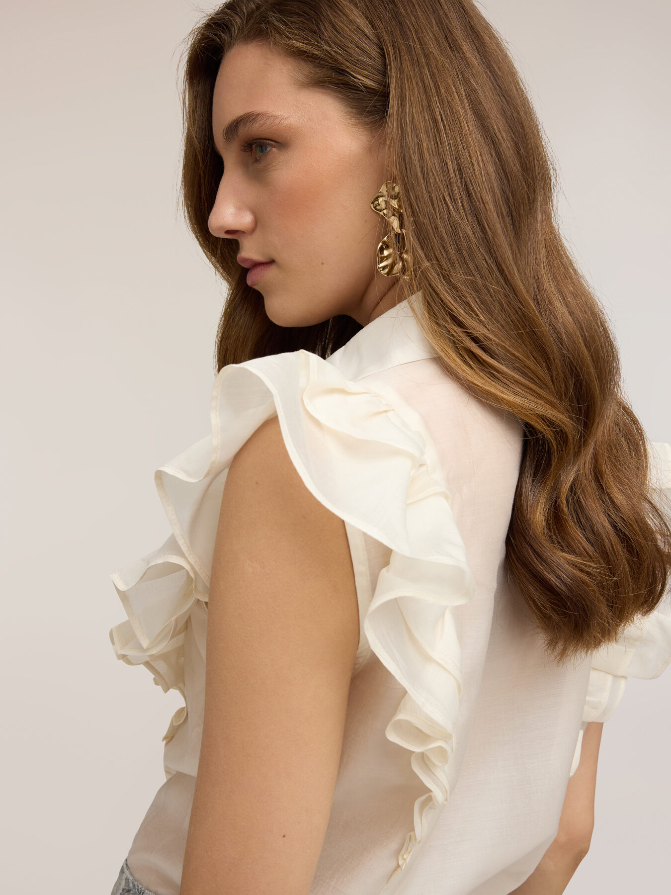 Muslin shirt with ruffles image number 3