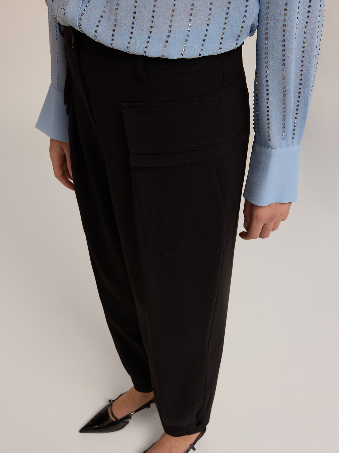 Pantalon cargo en tissu fluide image number 3