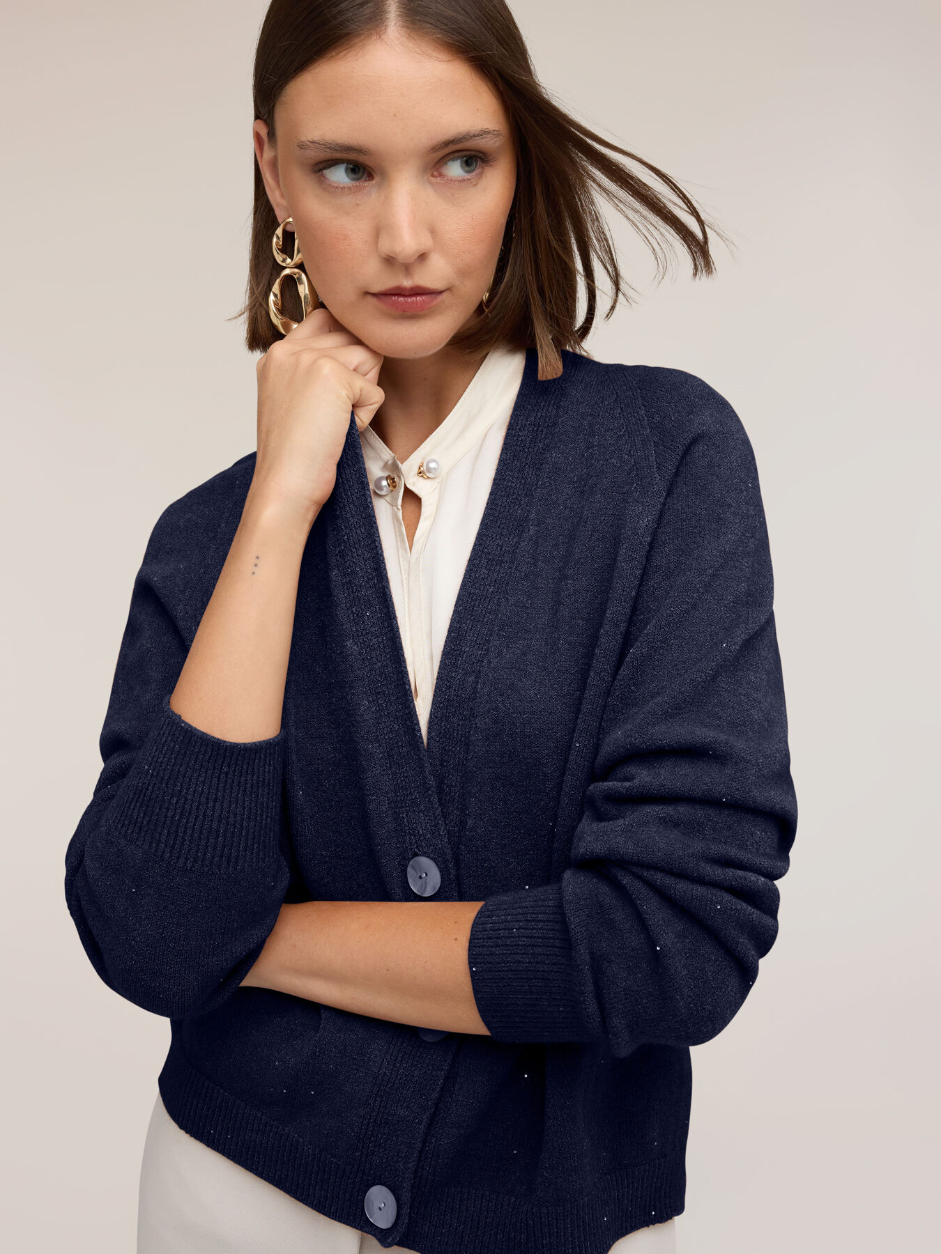 Cardigan en tricot fin col en v image number 3