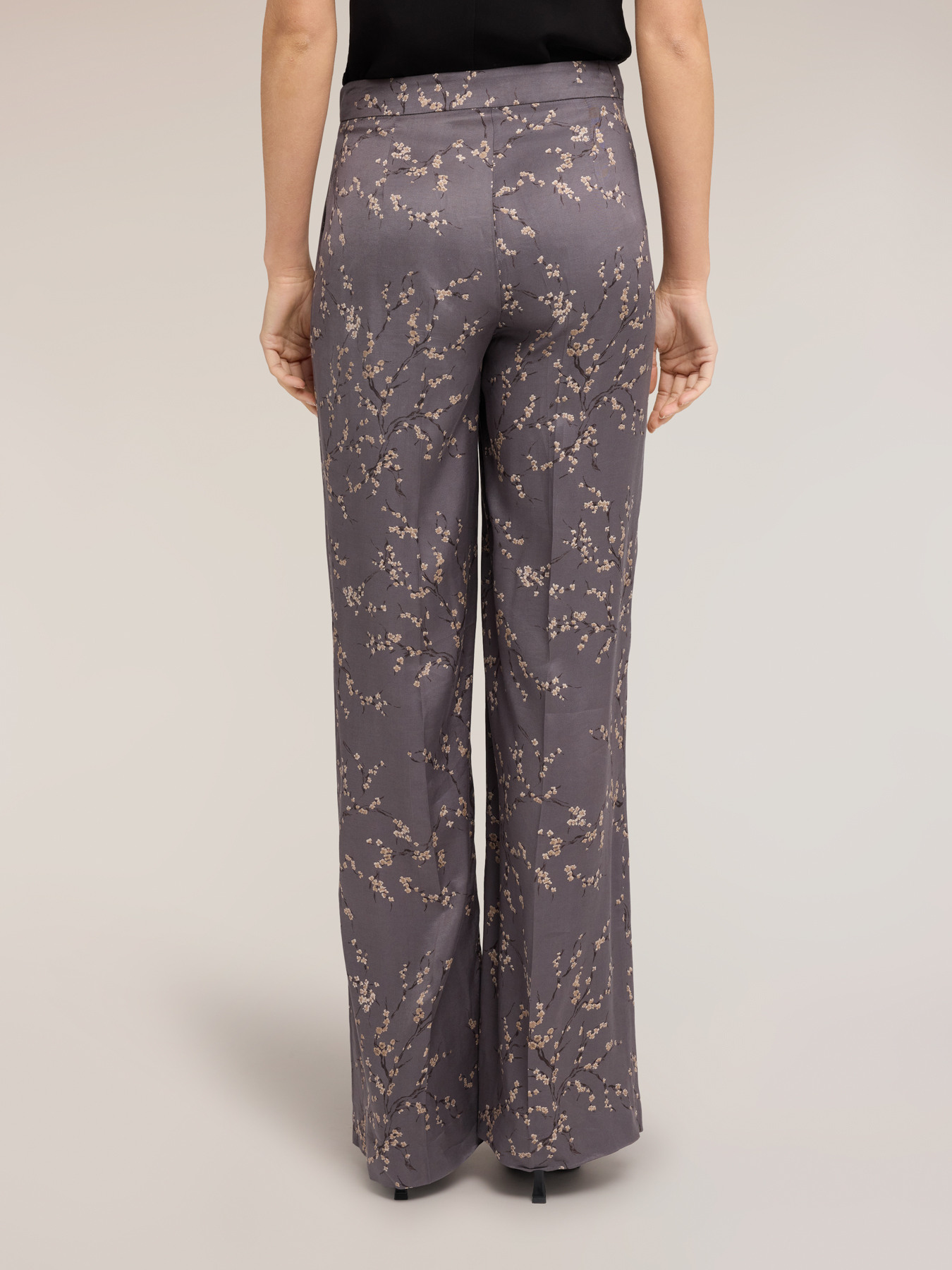 Palazzo pants in viscose twill with floral print image number 1