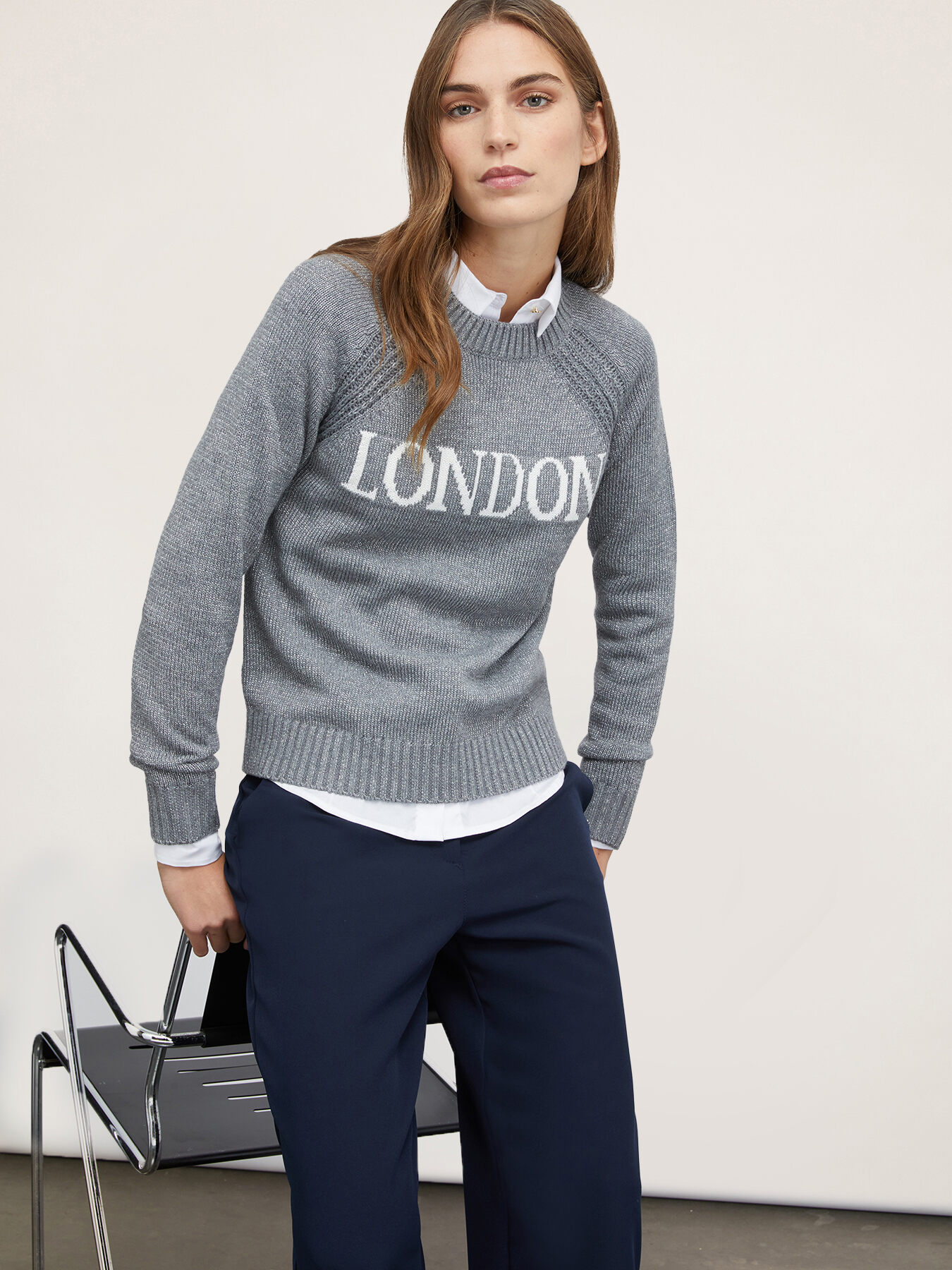 Jersey de cuello redondo con texto jacquard image number 0