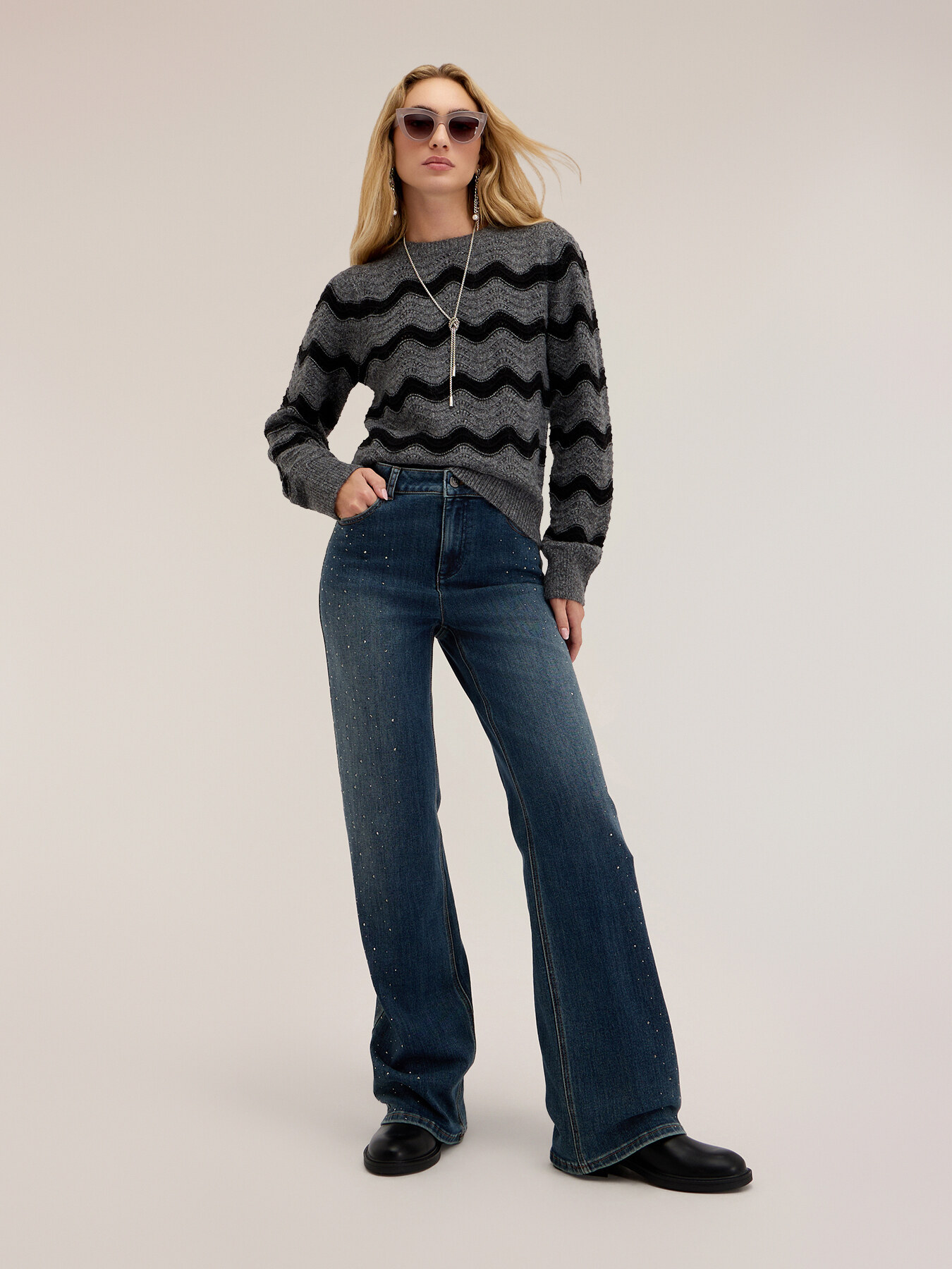 Jeans wide con applicazioni di strass image number 0