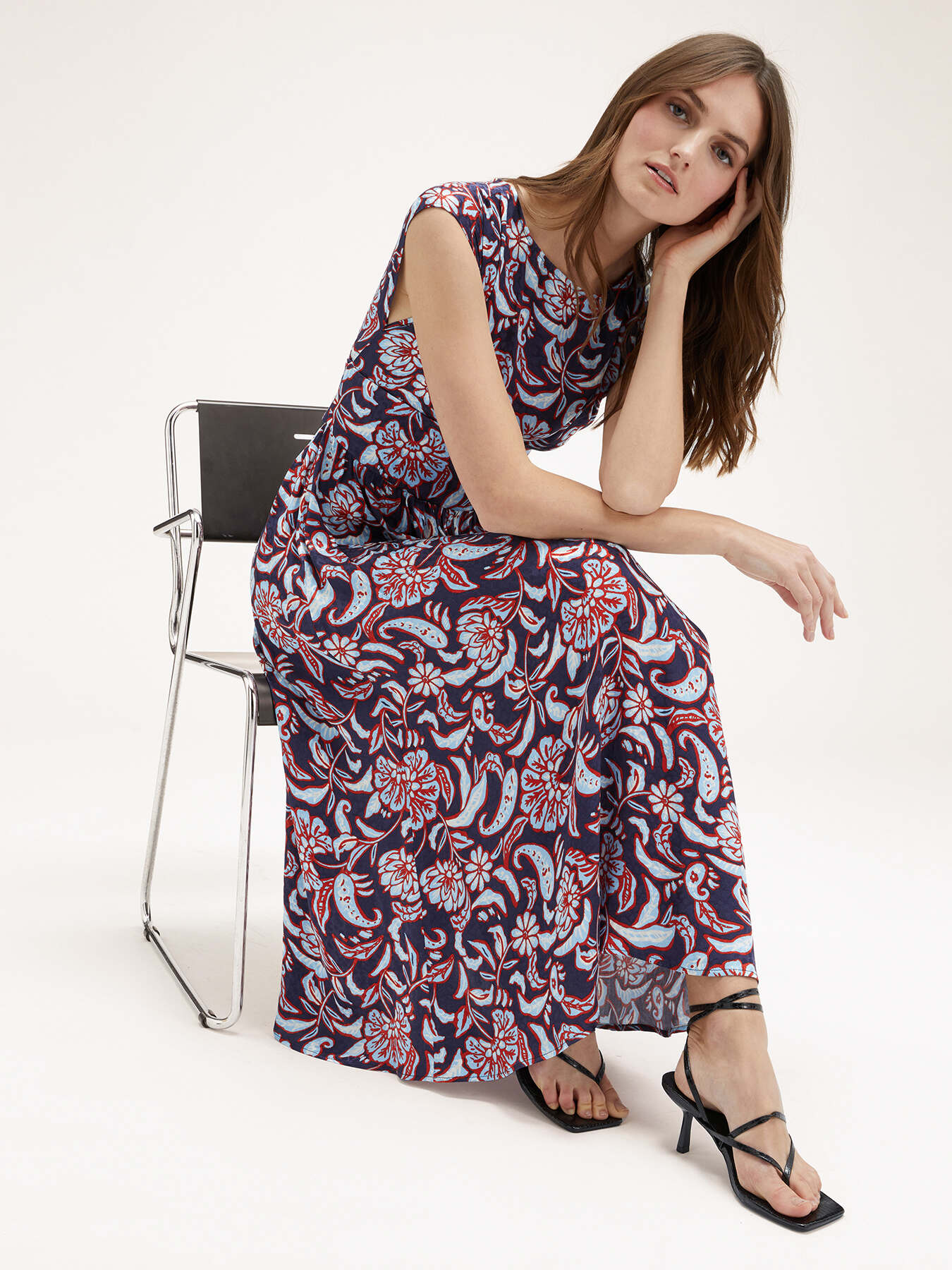 Vestido largo de raso estampado fular image number 3