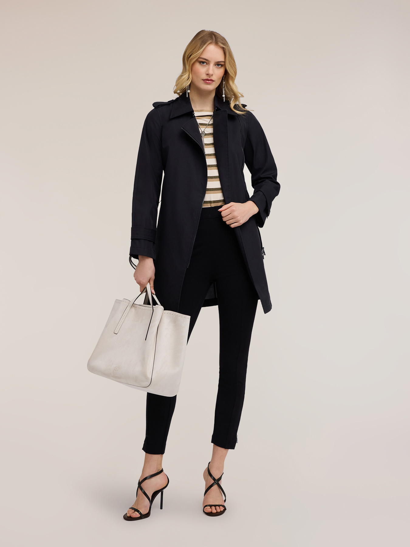 Trench en gabardine avec fermeture asym&eacute;trique image number 3
