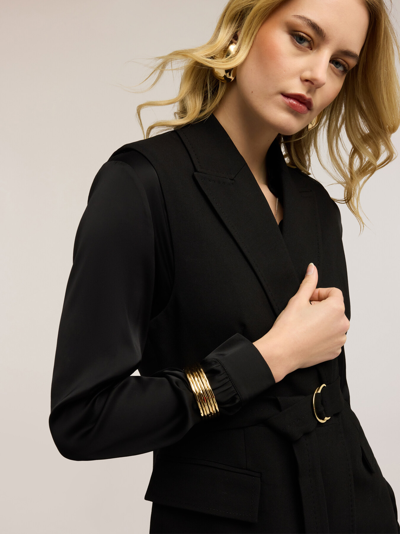 Double-breasted belted vest image number 3