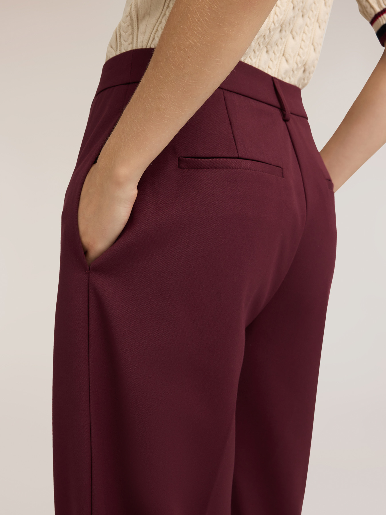 Wide-leg trousers with pressed crease image number 3