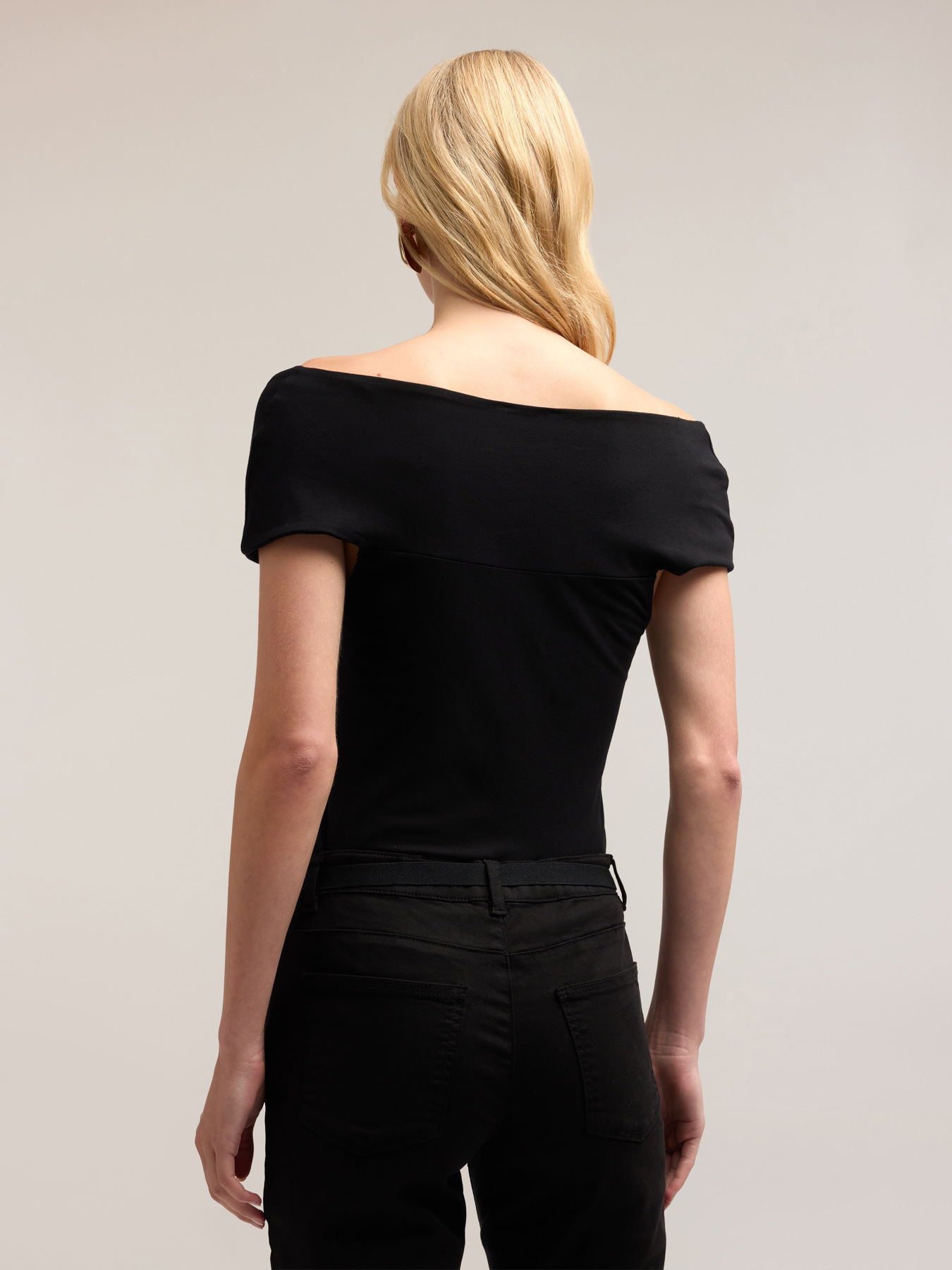 Off shoulders T-shirt image number 1