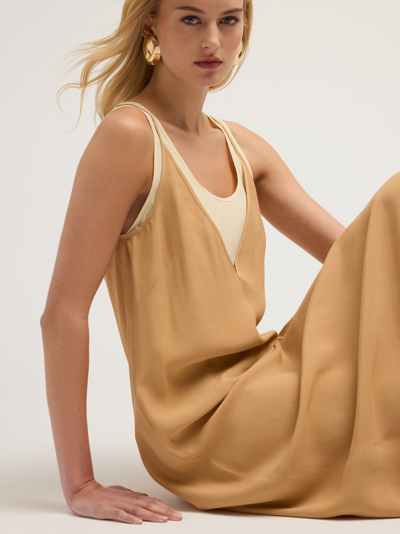 Doppellagiges langes Kleid aus Viskose image number 2