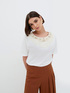 Camiseta con bordado de conchas image number 0