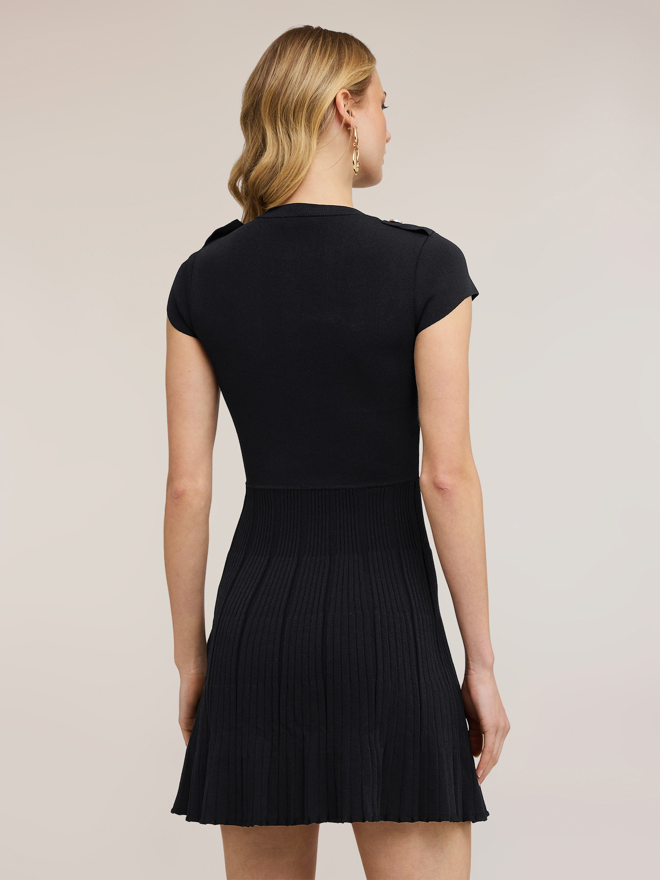 Ausgestelltes Strickkleid mit Kn&ouml;pfen image number 1
