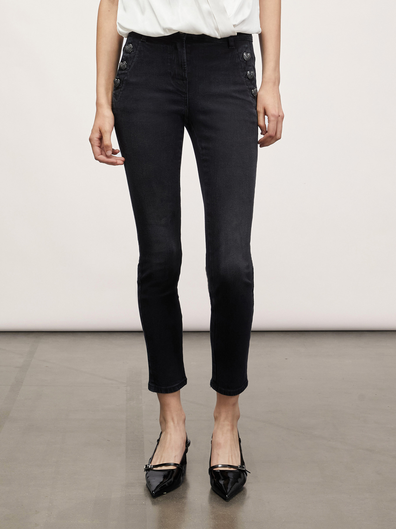 Skinny jeans with button feature image number 0