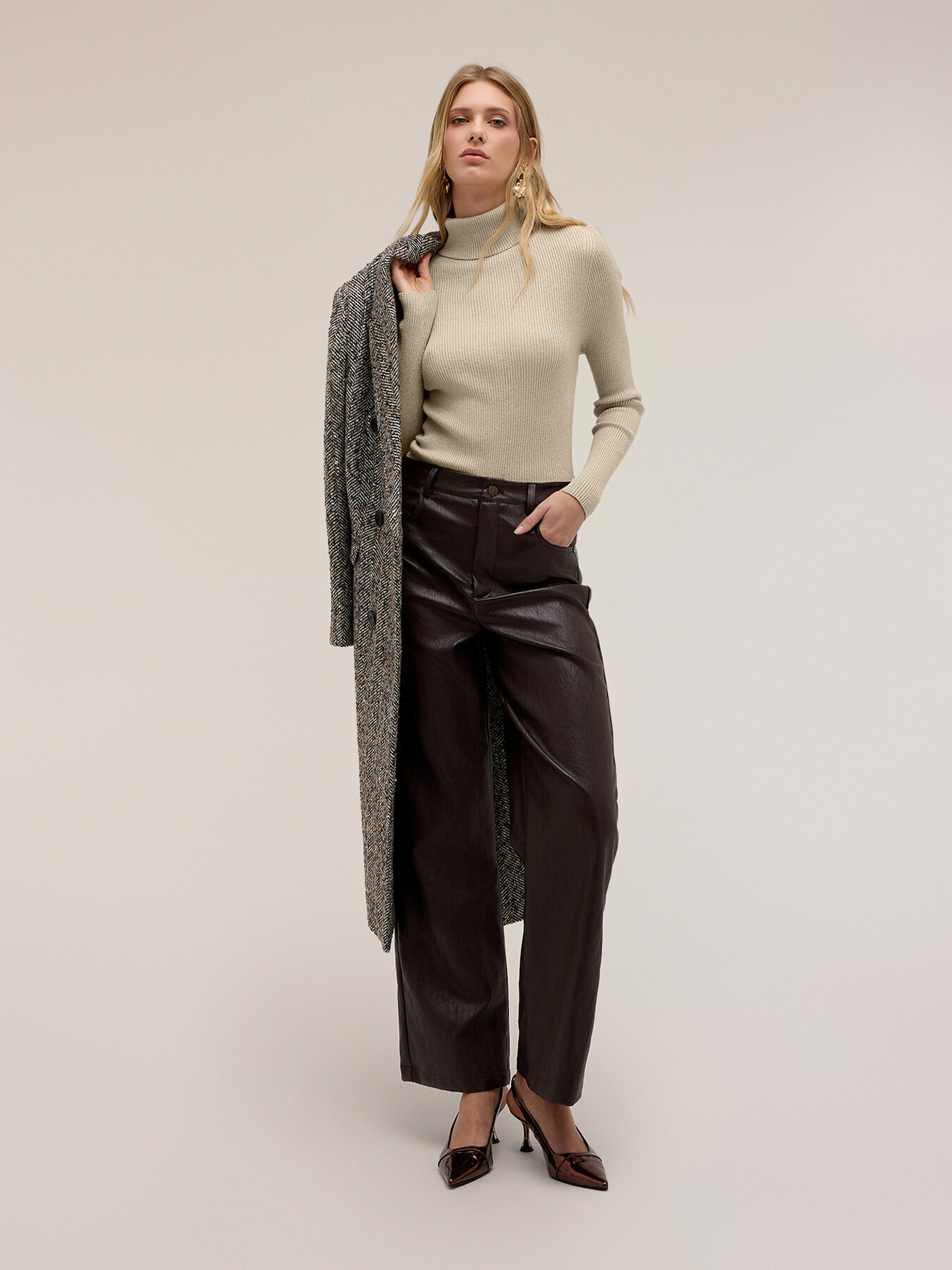 Pull col roul&eacute; fin &agrave; c&ocirc;tes lurex image number 2