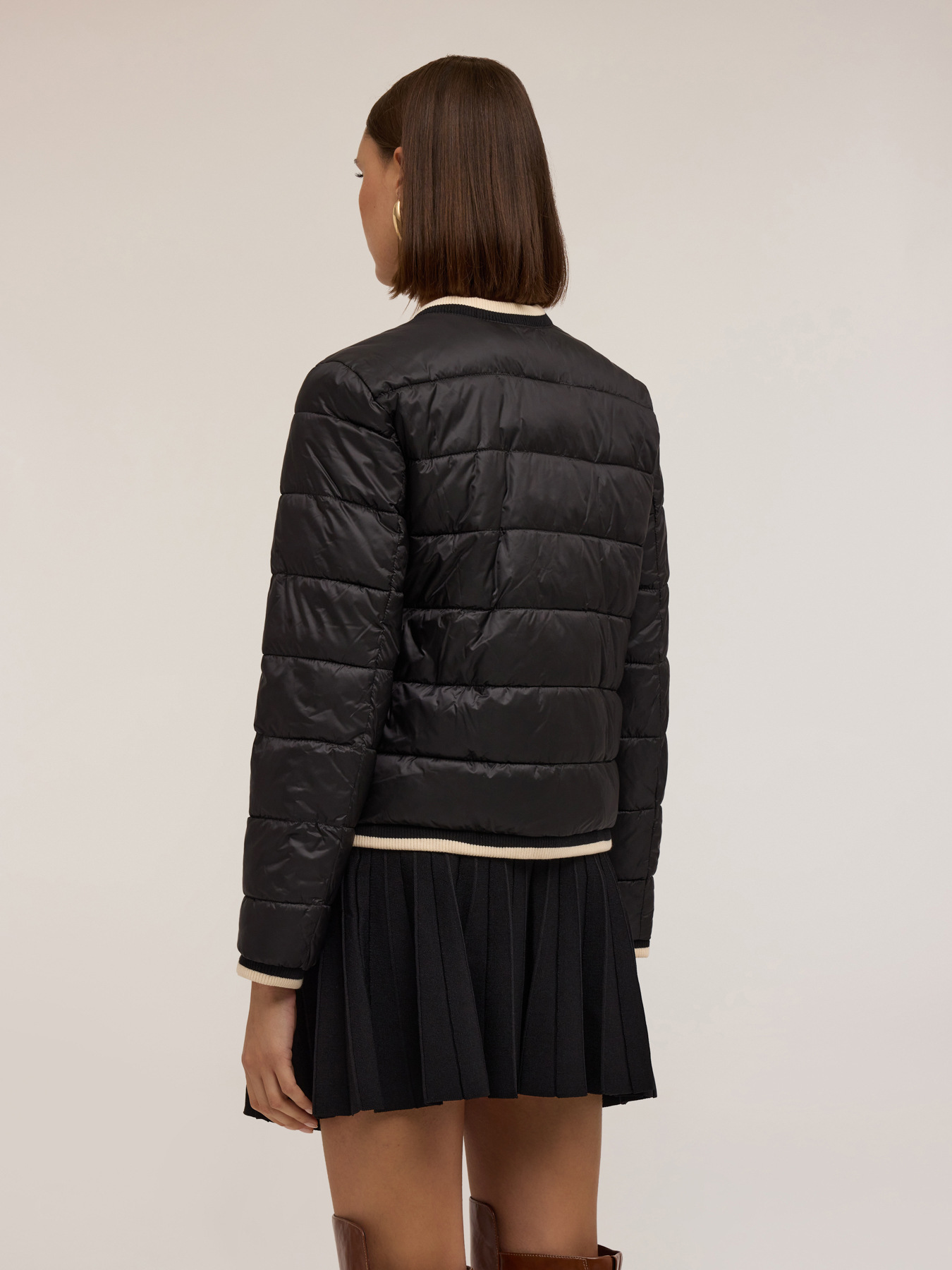 Doudoune rembourr&eacute;e avec bordures contrastantes image number 1