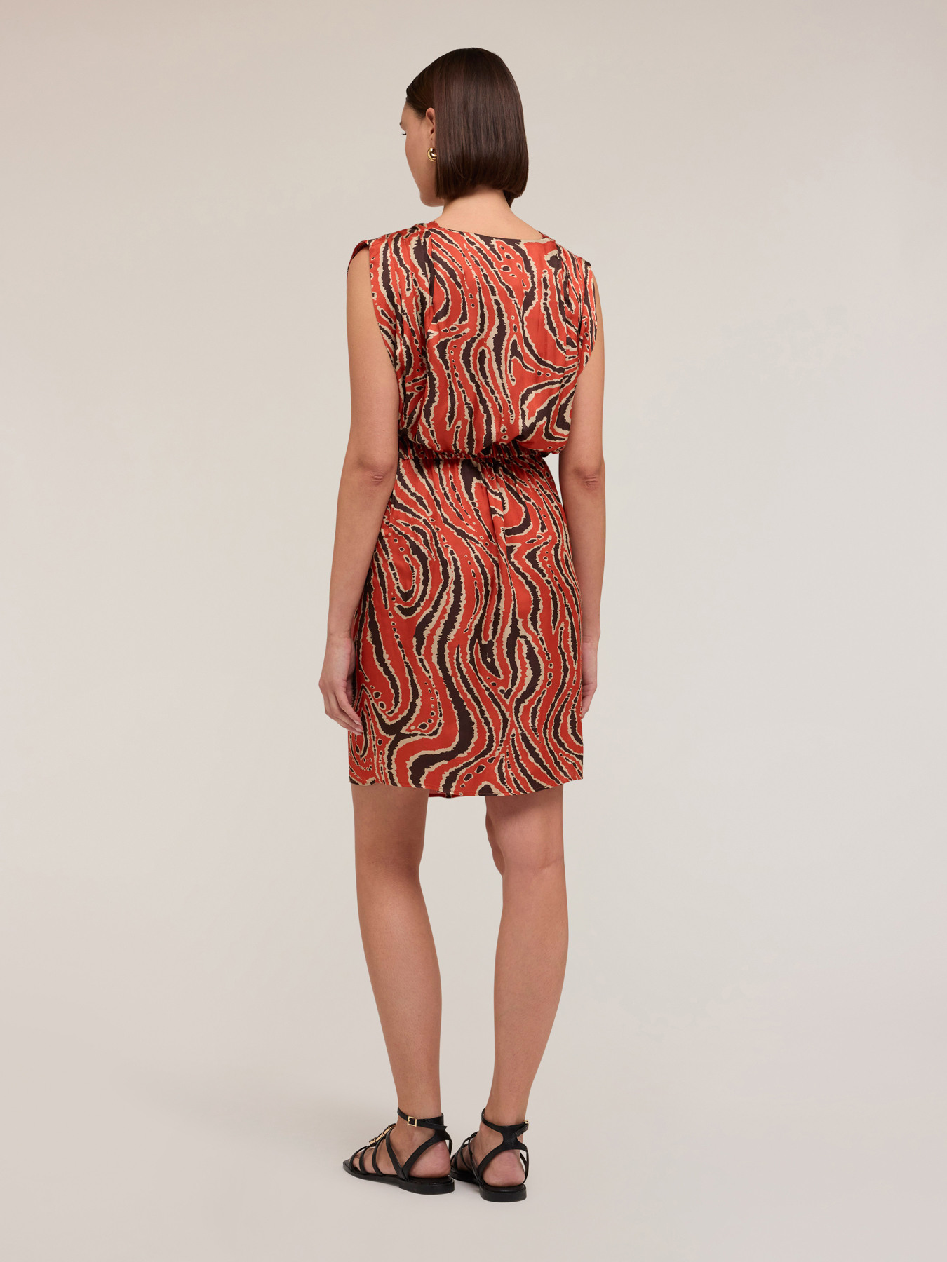 Kurzes Kleid mit &Uuml;berkreuzung aus bedrucktem Satin image number 1
