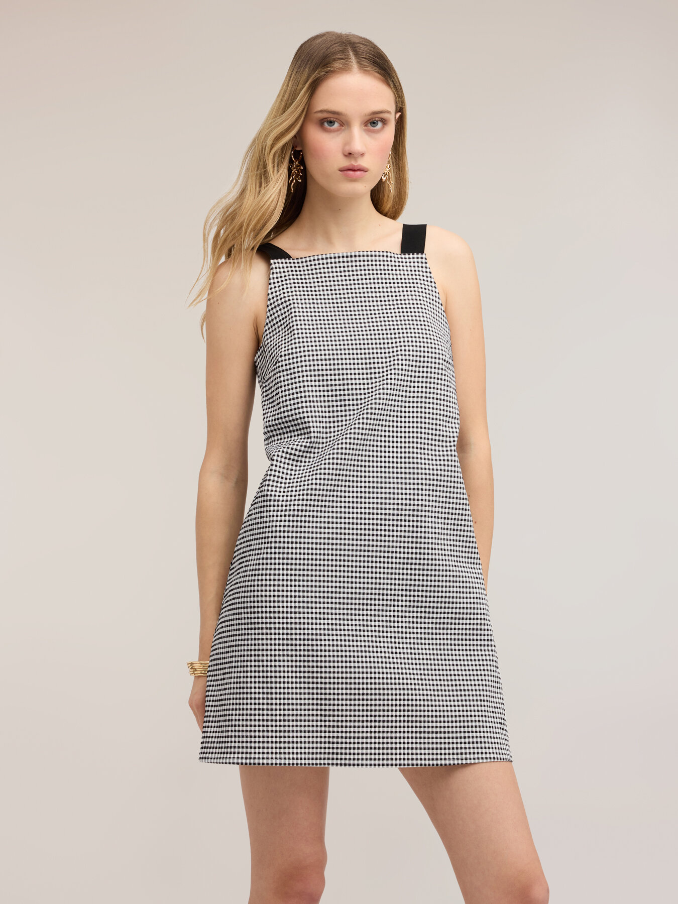 Short A-line dress with gingham pattern image number 2