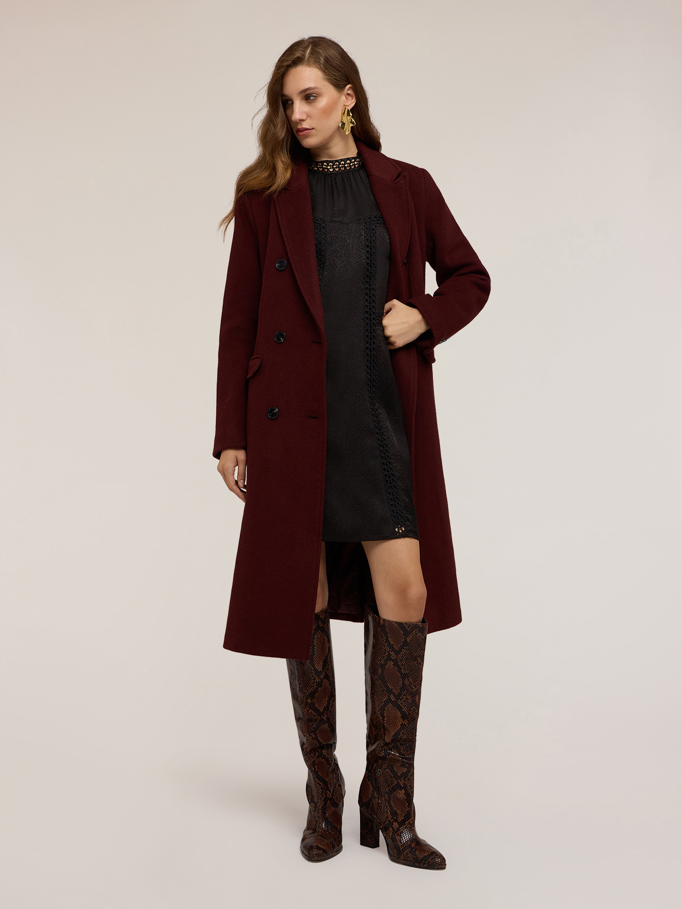 Double-breasted coat in wool blend drap image number 2