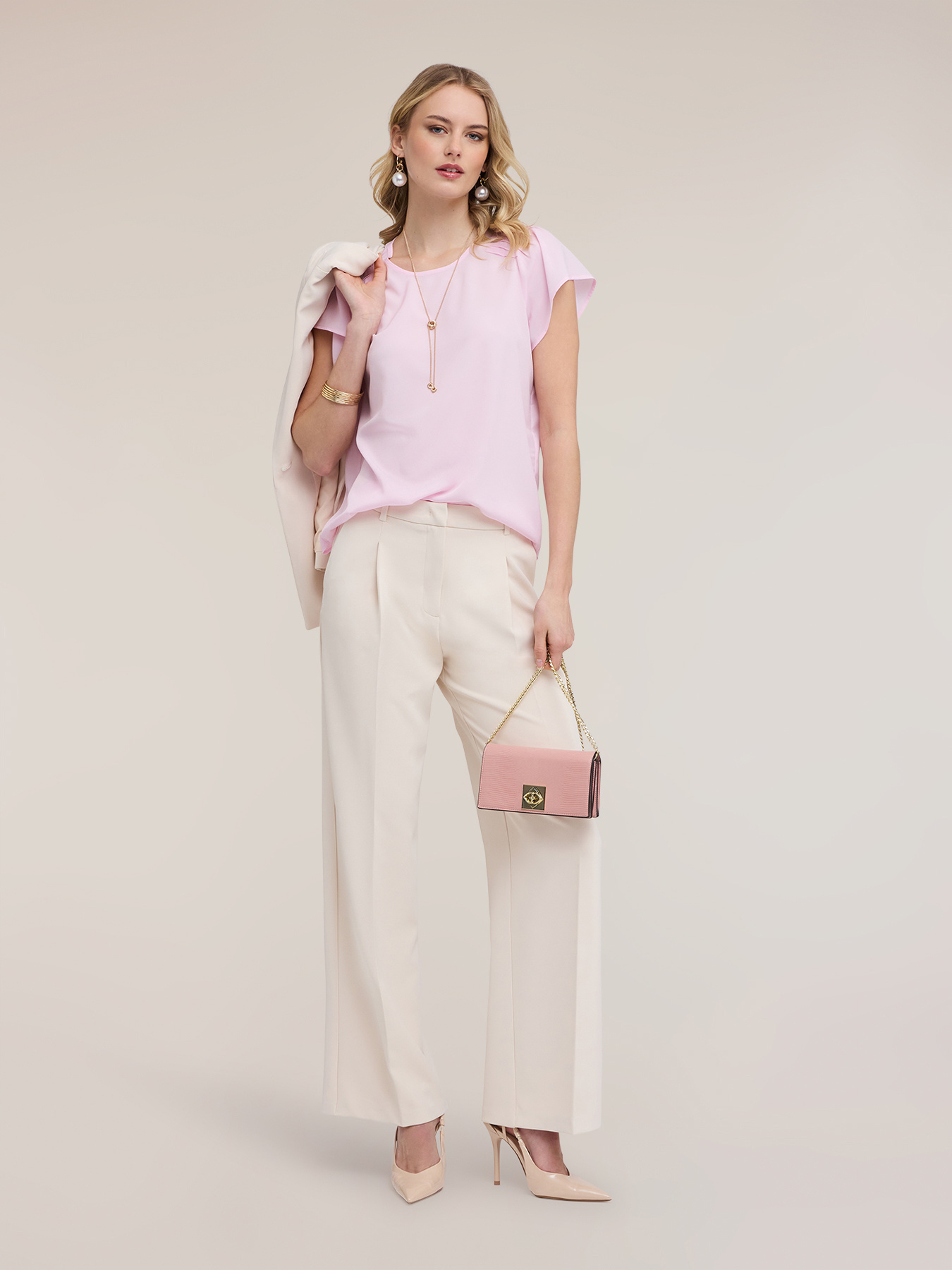 Cr&ecirc;pe de chine blouse with pleats image number 3