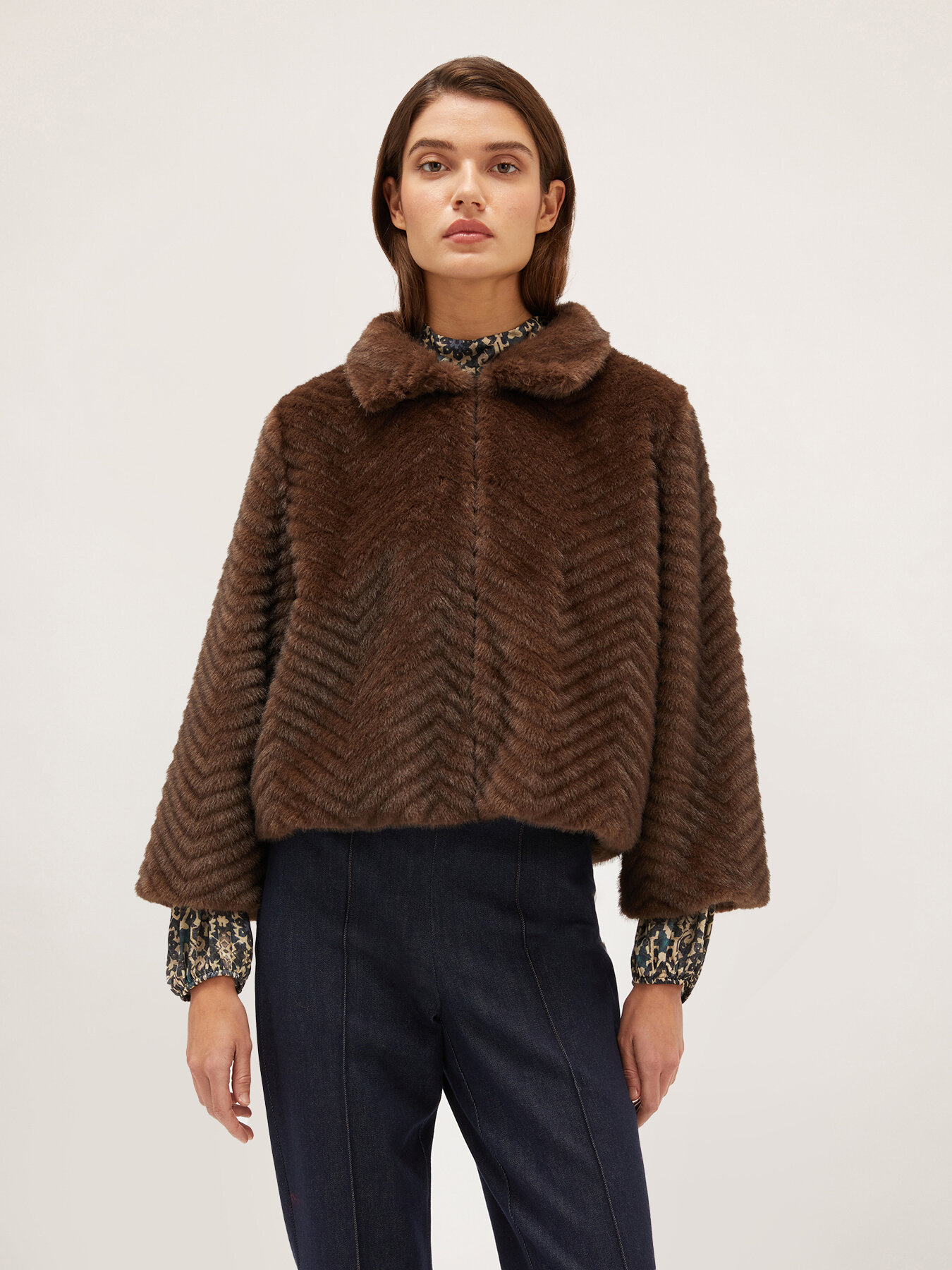 Short Chevron cut plush cape image number 0