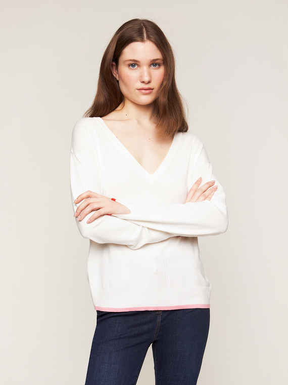V-neck sweater with contrasting colour trims