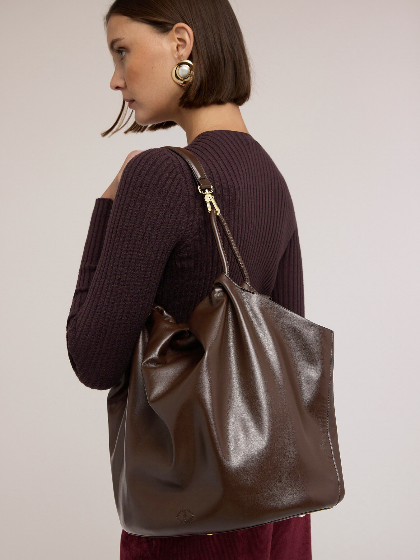 Curly tote bag in coated fabric image number 0