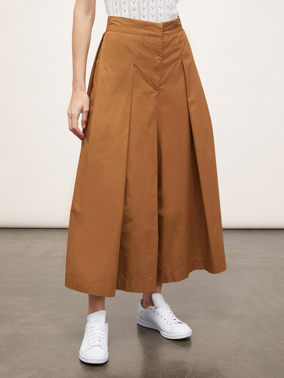 Wide cropped trousers